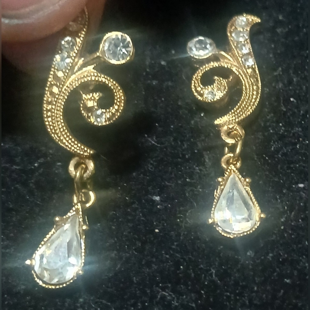 Vintage 1928 Jewelry Co Dangle Earrings